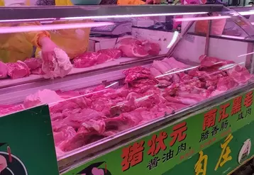 Les cours du porc en Chine ont grimpé de 104 % en un an. 