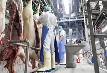 Am 20. Mai 2020 fand im Fleischcenter Coesfeld nach einem Coronaausbruch ein Behoerdenrundgang im Testbetrieb mit 1.500 Schweinen statt.