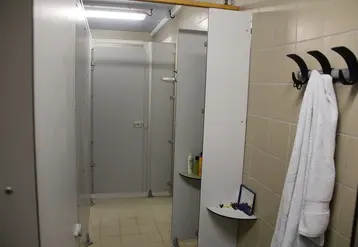 <em class="placeholder">vestiaire douche local technique</em>