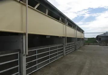 <em class="placeholder">Une bâche motorisée est un système d’entrée d’air efficace et performant en ventilation statique.</em>