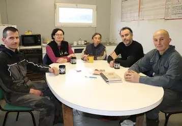 <em class="placeholder">Arnaud Abgrall (à gauche) et son équipe de salariés travaillant sur le site naissage. « Je suis présent sur le site tous les jeudis et vendredis .» </em>