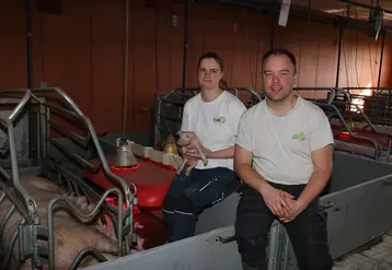 <em class="placeholder">Gurvan Philippe et Cynthia, salariée spécialisée sur le naissage : « Les pesées des porcelets sont enregistrées sur un tableur, avec un suivi par truie et par rang de ...</em>