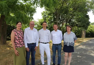 <em class="placeholder">Stéphanie GUYOT (responsable activité commerciale), Dominique Perdrix (président), Romain Brard (directeur général), Pierre JOULAIN (responsable activité logistique) et ...</em>