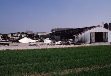 Bâtiment agricole détruit par le feu