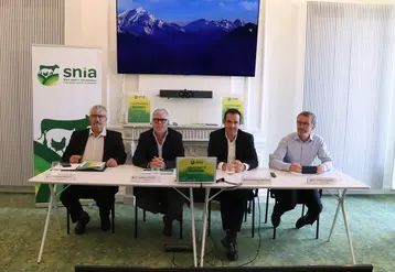 Les représentant du Snia (Syndicat national de l'industrie de la nutrition animale) lors de la conférence de presse du 23 septembre 2026