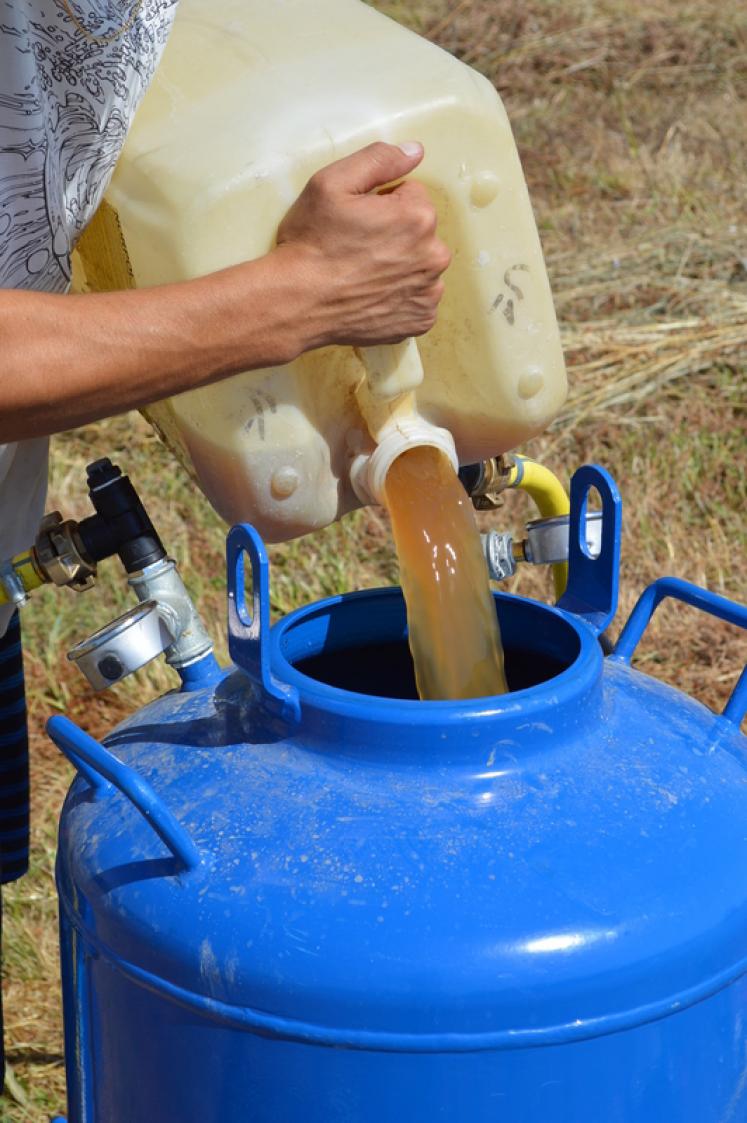 Gironde : Des urinoirs sans eau installés dans un stade pour transformer  l'urine en engrais