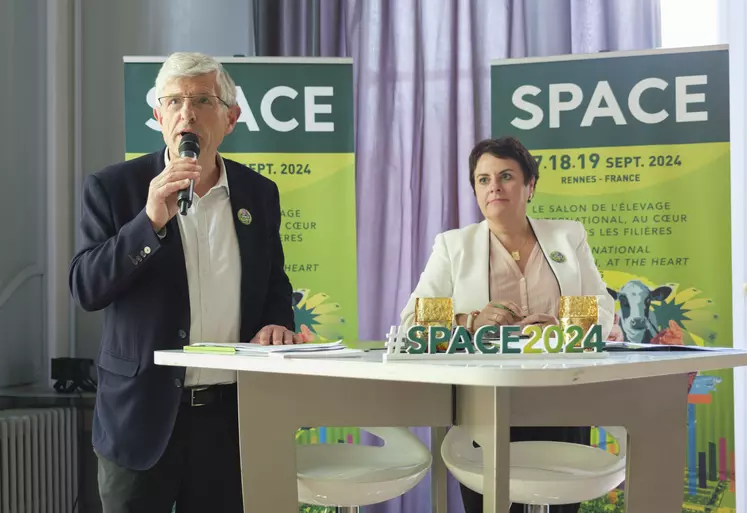 Marcel Denieul, président du Space, et Anne Marie Quéméner, commissaire du salon, lors de la conférence de presse de présentation du Space 2024, le 22 mai 2024 à Paris.