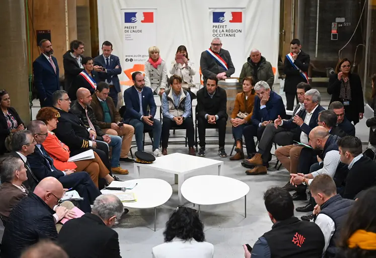 Annie Genevard lors d'une réunion dans le Tarn avec des acteurs de la filière céréalière.