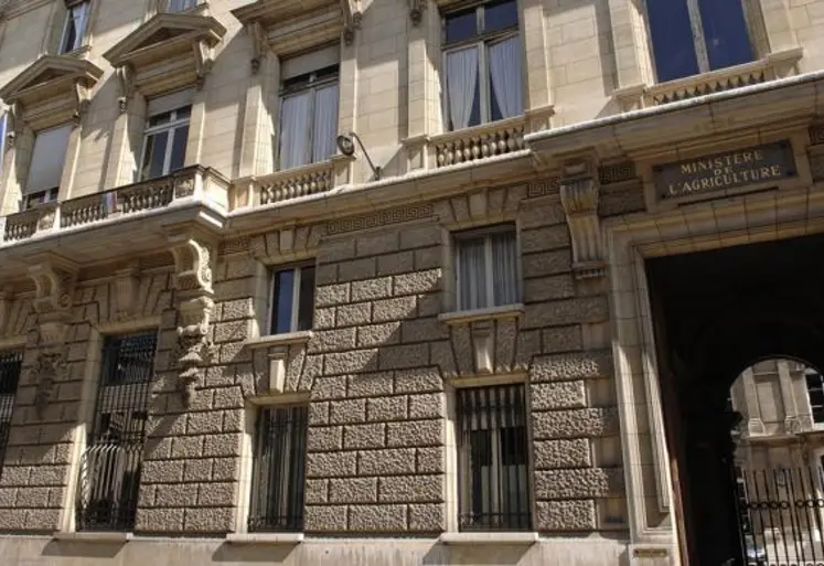 Façade du ministère de l'Agriculture, rue de Varenne à Paris.