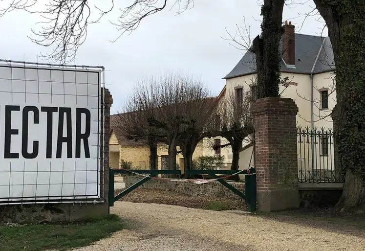 panneau hectar devant l'entrée du domaine