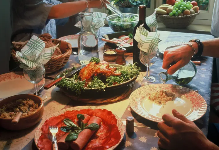 table différents plats