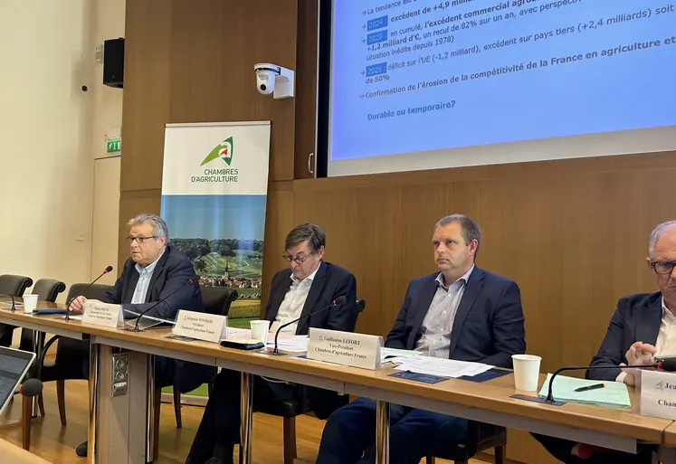 4 représentants des chambres d'agriculture lors d'une conférence de presse.