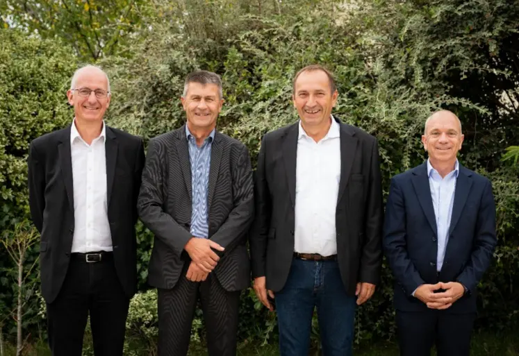   De gauche à droite : Éric Forin, Directeur général de Terrena, Olivier Chaillou, Président de Terrena, Bernard Guillard, Président d’Agrial et Julien Heillaut, Directeur général d’Agrial.