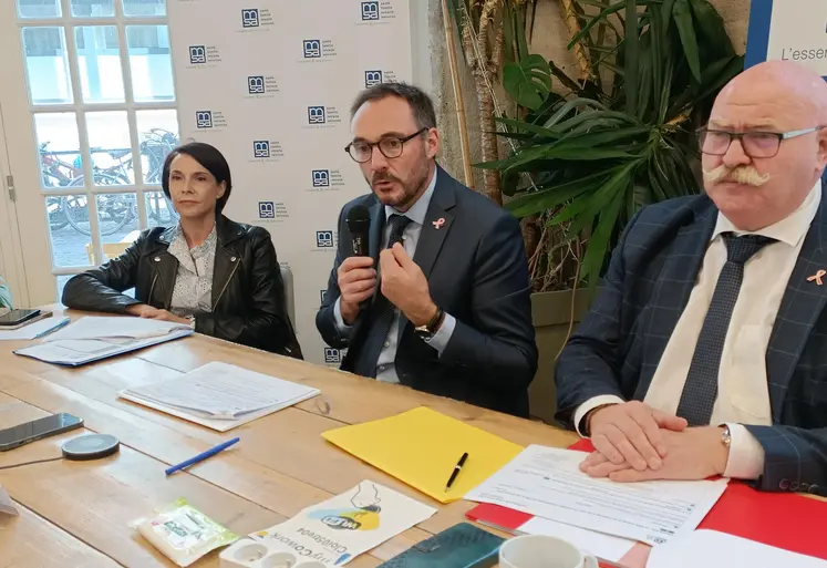 De gauche à droite : Anne-Laure Torrésin, directrice générale, Jean-François Fruttero, président et François Serpaud, premier vice-président de la CCMSA, le 2 octobre à Paris.