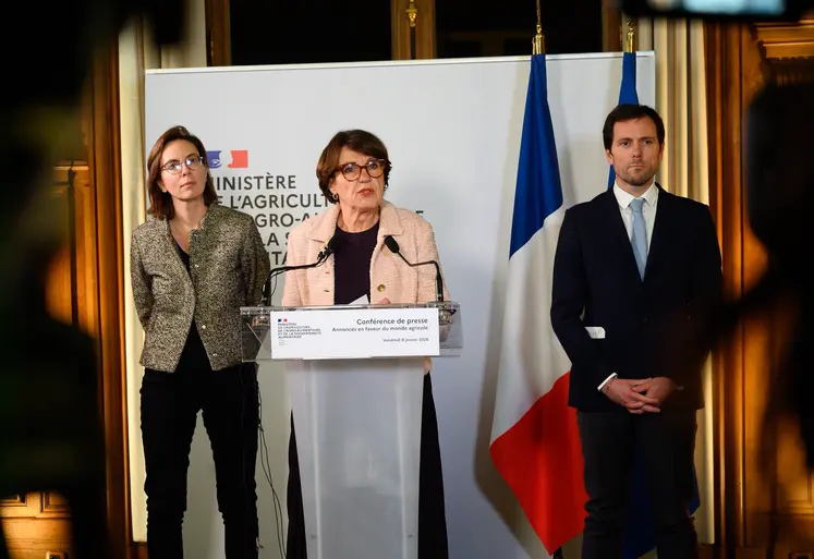 Annie Genevard, le 9 janvier au soir, avec Amélie de Montchalin, ministre de l’Action et des Comptes publics et Mathieu Lefèvre, ministre délégué auprès de la ministre de la Transition écologique.