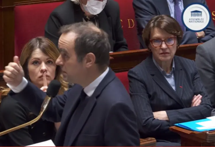  Sébastien Lecornu, Premier ministre, lors des questions au gouvernement à l’Assemblée nationale le 23 décembre. 