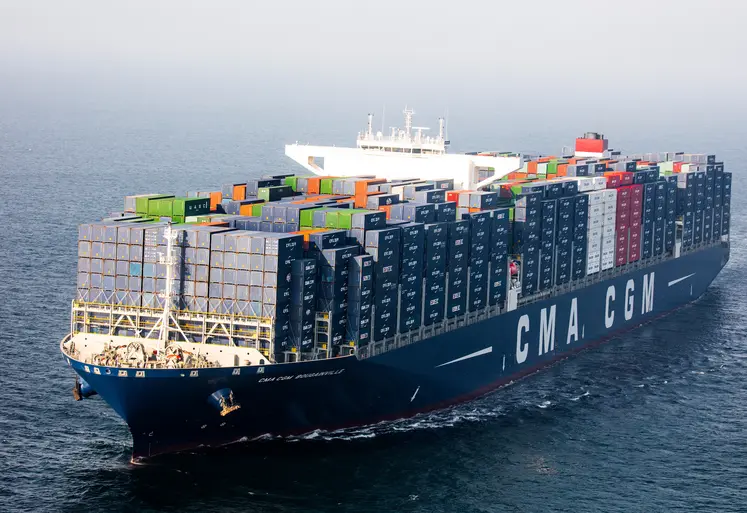 Bateau porte-container