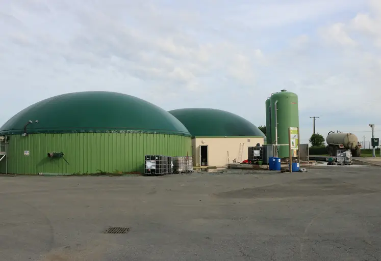 Unité de méthanisation produisant du biométhane par un petit collectif en Vendée. 