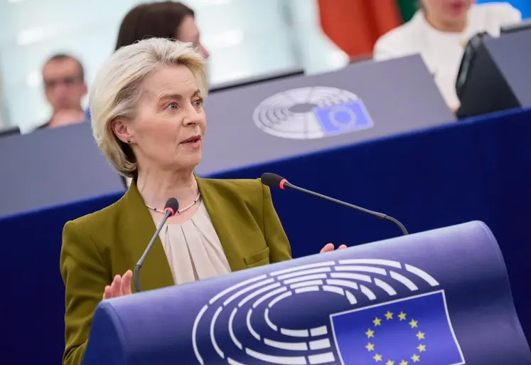 Ursula von der Leyen au pupitre du Parlement européen