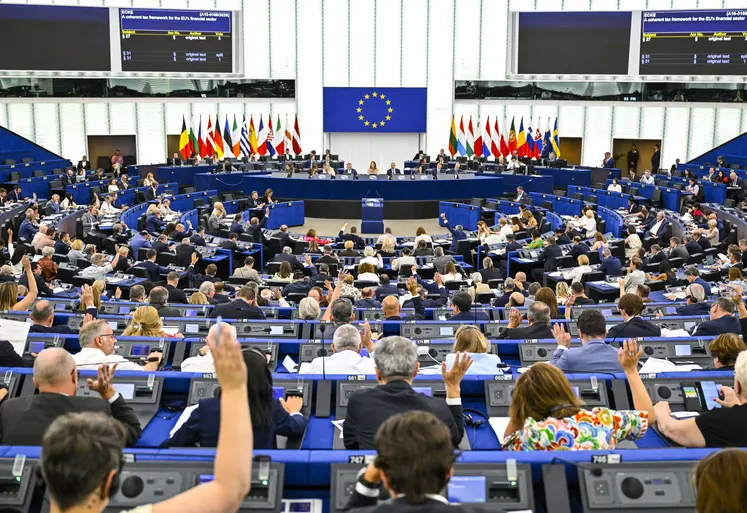 Les eurodéputés ce 7 juillet votant sur les ajustements de la PAC visant à soutenir les agriculteurs européens face à la hausse du prix des engrais. 