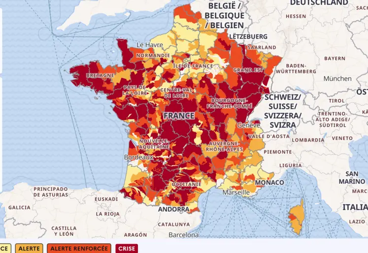 Carte de la situation des eaux superficielles en France au 12 août 2026.