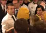Emmanuel Macron débattant avec une trentaine d'agriculteurs au salon de l'agriculture 2024.