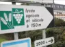 panneaux de signalisation indiquant un lycée agricole