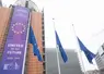 Vue des drapeaux européens devant le bâtiment Berlaymont de la Commission européenne à Bruxelles.