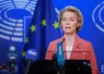 Ursula van der Leyen derrière des micros