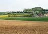 Terres agricoles avec un village  