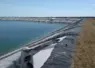 Lacérations visibles sur les bâches d'une méga-bassine.