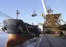 Bateau d'importations de soja du Brésil dans le port de Saint-Nazaire. 