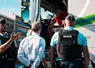   Adrien Sperry, directeur de cabinet de la préfète de la Loire, encadré de deux gendarmes lors d'un contrôle dans la Loire d'une bétaillère.