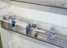 Vaccins pour utilisation en élevage dans la porte d'un réfrigérateur.