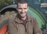   Benoît Merlo, polyculteur-éleveur bio, devant son tracteur.