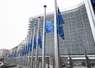Bâtiment Berlaymont de la Commission européenne à Bruxelles, avec les drapeaux de l'Union européenne.