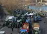 Tracteurs massés devant l'Assemblée nationale à Paris