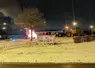 Tracteurs sur un rond point, avec un feu, et une banderole "non au Mercosur"