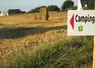 Pancarte camping Bienvenue à la ferme dans un champ