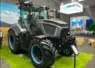 tracteur électrique exposé dans un salon