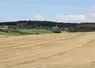  Vue sur des parcelles agricoles et des villages de la campagne marnaise  