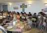 élèves à la cantine