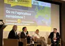 Quatre personnes sur une tribune lors des controverses de l'agriculture