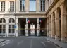 Vue du bâtiment du conseil constitutionnel à Paris