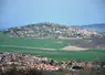   Paysage agricole avec terres et vignes dans le Puy-de-Dôme  