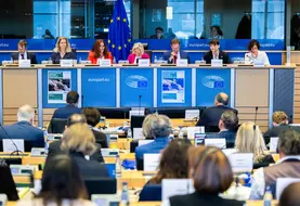 Les eurodéputés de la commission de l’Agriculture vus de dos lors du débat en commission le 24 septembre à Bruxelles.