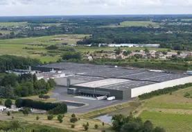Vue aérienne de l'usine Castl-Vins de La Chapelle-Heulin en Loire-Atlantique