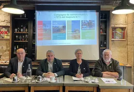 Frédéric Jan, vice-président délégué, Philippe Largeau, président de la FNEDT, Martine Perin, secrétaire général, et Eric Retailleau, président de l’équipe d’organisation de l’EDT Poitou lors d'une conférence de presse à Paris. 