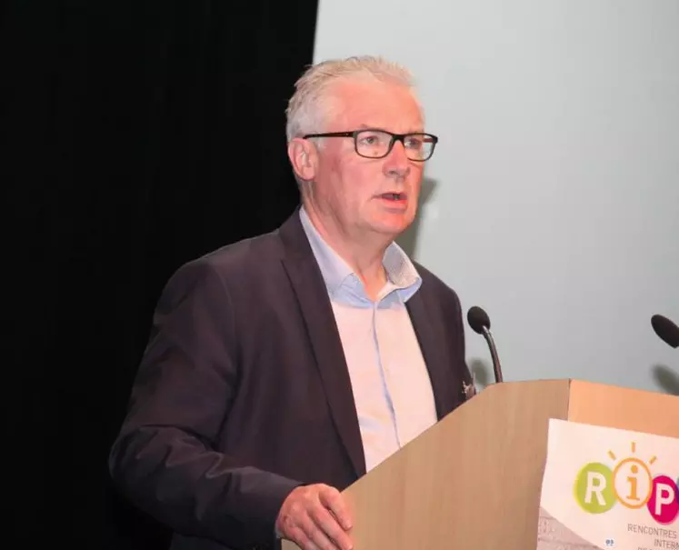 Jean Le Guennec, directeur Labofarm :
 « Il faut faire parvenir au laboratoire trois ou quatre porcelets vivants,  en début de signes cliniques et n’ayant reçu aucun traitement antibiotique."