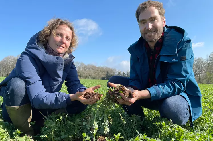 Sarah Singla, agricultrice aveyronnaise, et Pierre Girard, journaliste scientifique.